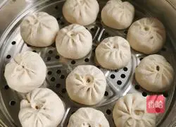 Illustration of how to make pork and potato buns 21