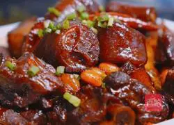 Illustration of how to make braised pig tail ribs with southern milk and soybeans 6