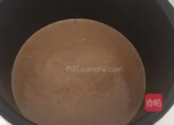 Illustration of how to make rice cooker red date mud cake 7