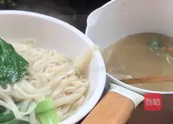 Illustration of how to make cabbage and lean meat noodles 7