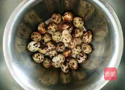 Illustration of how to make spiced quail eggs 5