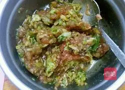 Illustration of how to make cabbage and meat buns 8