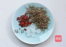 Honeysuckle and Wolfberry Soup Recipe Illustration 1