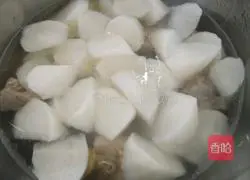 Illustration of how to make radish and pork ribs soup 4