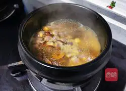 Illustration of how to make sweet red date and double-color dumpling soup 11