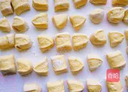 Illustration of how to make pan version of pumpkin buns 14