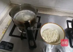 Illustration of how to make spicy noodles 1