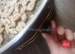 Illustration of how to make homemade chess pieces 11