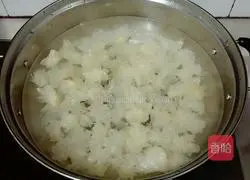 Illustration of how to make Tremella, Wolfberry and Red Date Soup 4