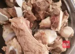 Illustration of how to make zongzigu yam soup 3