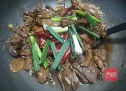 Illustration of how to make beer duck 10