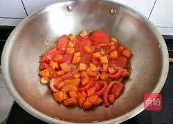 Illustration of how to make curry tomato braised pot cake 4