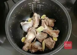 Illustration of how to make Cordyceps Flower Corn Bone Soup 7