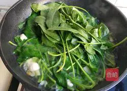 Illustration of how to make spinach meatball and vermicelli soup 8