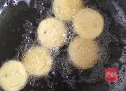 Illustration of how to make smiley potato pancakes 7