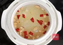 Yam, red dates and white fungus soup ( Illustration of how to make baby food (complementary food) 7