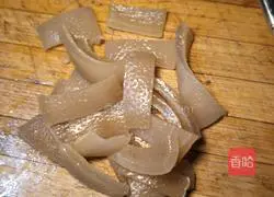 Illustration of how to make cold pork skin jelly 4