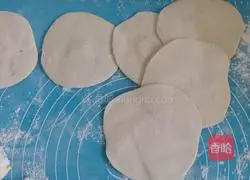 Illustration of how to make onion and pork buns 12