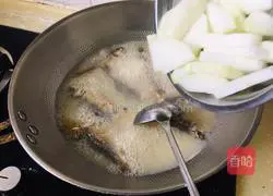 Winter Melon and Crucian Carp Soup Recipe Illustration 8