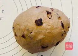 Illustration of how to make red dates and brown sugar steamed buns 5