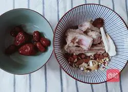 Illustration of how to make a clear and nourishing soup for removing dampness in summer 5