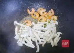 Healthy and nutritious okra, shrimp and mushroom soup recipe 8