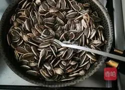 Illustration of how to prepare your own snacks and fried sunflower seeds 3
