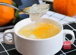 Illustration of how to make fruit white fungus soup 9