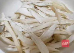 Illustration of how to stir-fry pork with king oyster mushroom 1