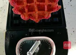 Illustration of how to make dragon fruit egg pancake 10