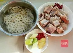 Illustration of how to make pork ribs and lotus root soup 3