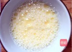 Illustration of how to make shrimp skin and egg custard 3