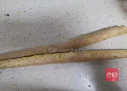 Illustration of how to make cranberry yam pancakes (strengthening the spleen and stomach) 1