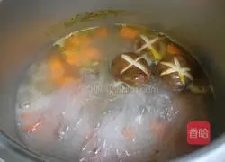 Illustration of how to make braised pork ribs with carrots 3