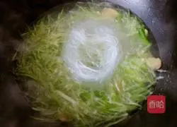 Illustration of how to make radish and vermicelli soup 8