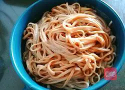 Illustration of how to make refreshing noodles 6