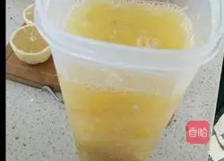 Lemon Illustration of making juice 4