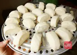 Illustration of how to make milk-flavored steamed buns 13