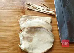 Illustration of how to make kohlrabi and luffa soup 3