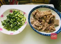 Illustration of how to make beef brisket noodles in clear soup 1