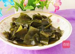 Illustration of how to make black bean, kelp and white radish chicken soup 5