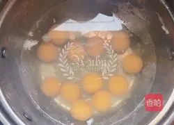 Nourish the skin and moisturize the skin | Illustration of how to make wine-filled poached egg and pumpkin dumpling soup 8