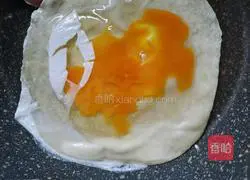 Illustration of how to make egg hand cakes 2