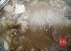 Illustration of how to make pickled cabbage, vermicelli, tofu and mutton soup 12