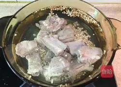 Illustration of how to make barley, winter melon and pork ribs soup 7