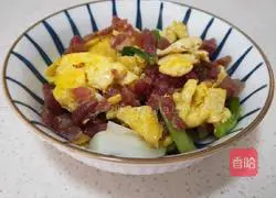 Illustration of how to make sausage and scrambled eggs 7