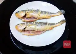 Illustration of steamed yellow croaker 4