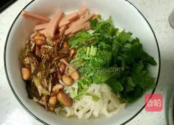 Illustration of the improved version of oil-splashed noodles 9