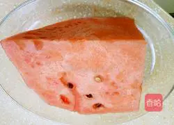 Illustration of how to make watermelon juice 1