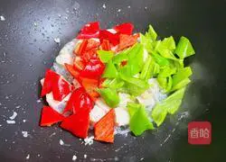 Illustration of how to stir-fry chicken breast with pepper 7 